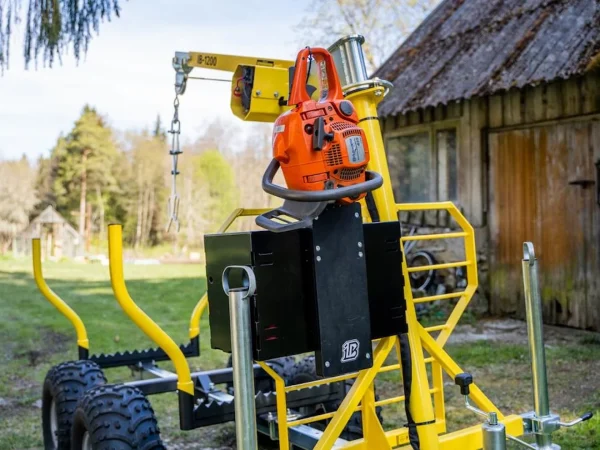 Tárolóbox motorfűrész-tartóval IB 1200 utánfutókhoz